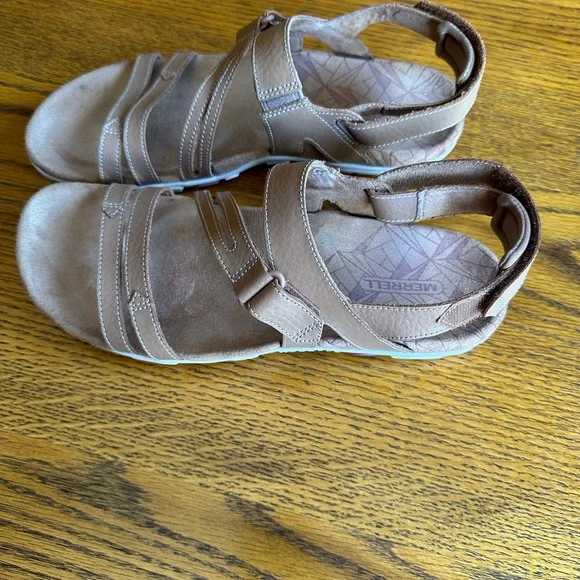 Merrell Women's Tan Strappy Sandals - Picture 3 of 8